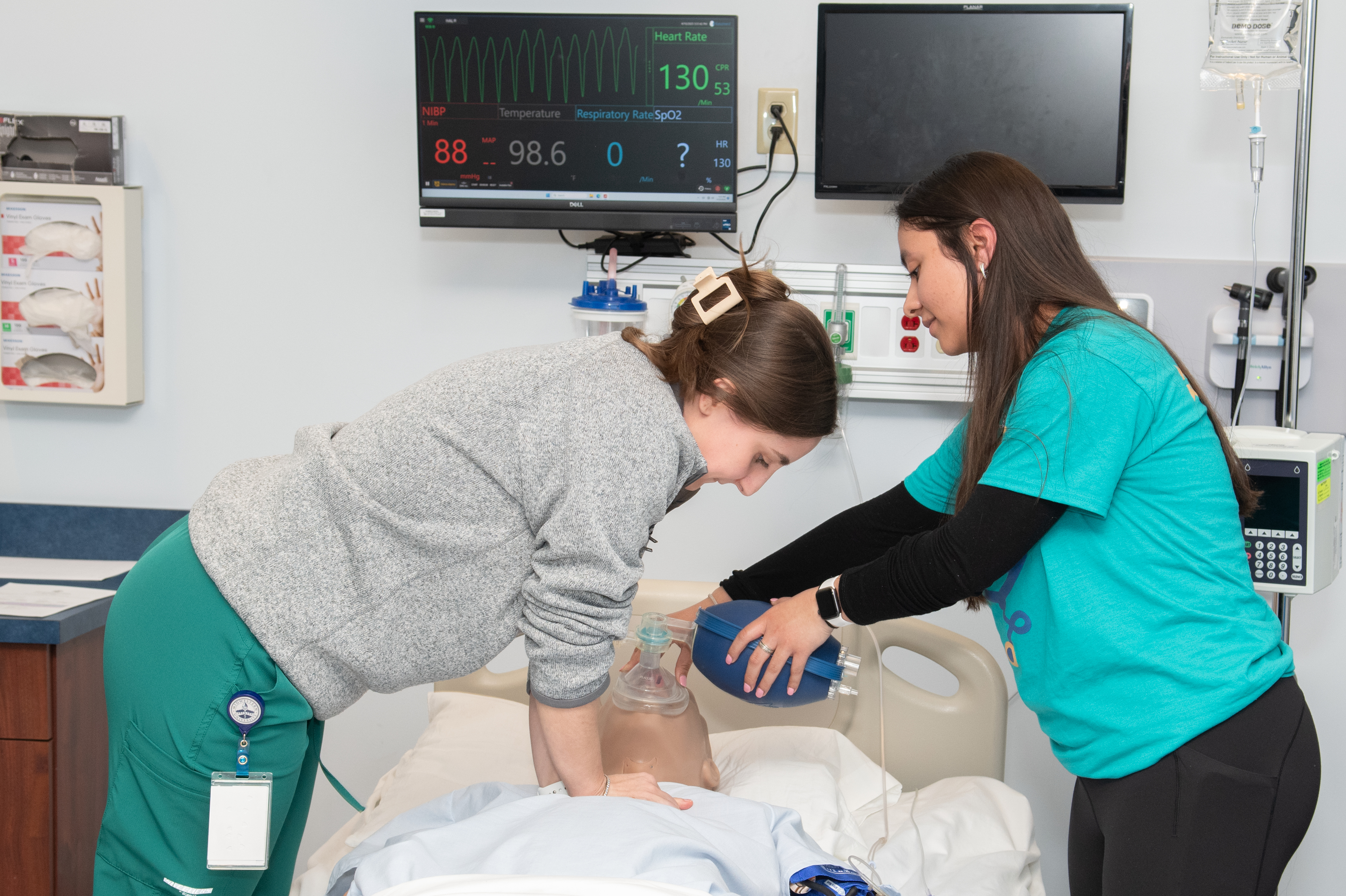 Local Undergrads Hone Clinical Skills at Simulation Center Mentoring ...