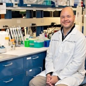 Renier Vélez-Cruz, Ph.D.