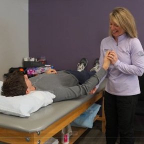 Sarah Jensen, MWU PT alumnus, works with patient.