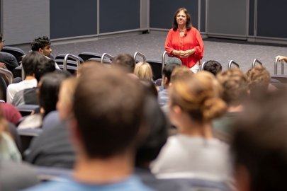 Women speaks to medical students