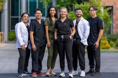 Students stand in front of building on Glendale Campus