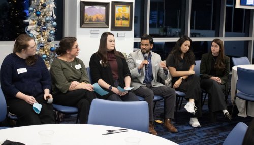Alumni panel answers questions